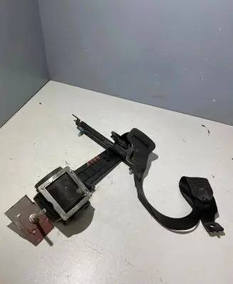 Opel Astra H Front seatbelt 13242312