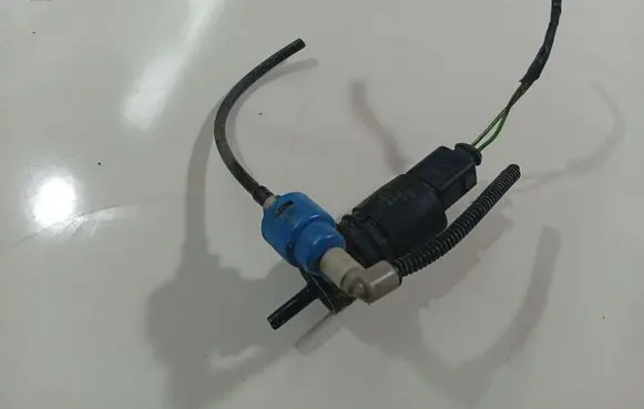 Skoda Superb B6 (3T) Windscreen/windshield washer pump E1021168