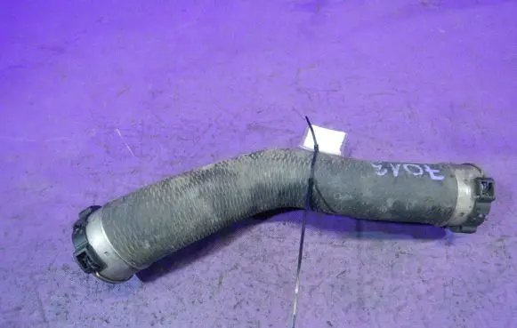 BMW 5 F10 F11 Intercooler hose/pipe 1371761209501