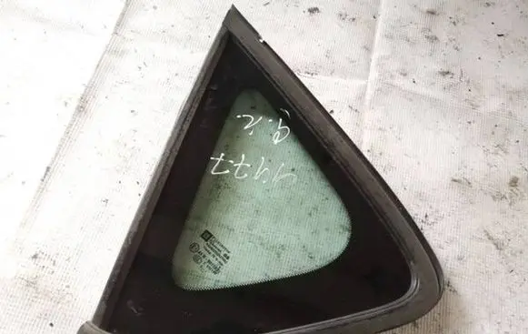 Opel Astra J Rear side window as2