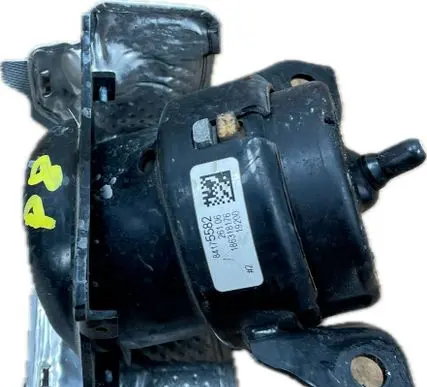 GMC Yukon Engine mount bracket 84175582