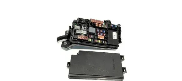 Toyota C-HR I Fuse module 82111F4360 40538 8264147050