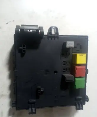 Opel Zafira B Fuse box set 13205777 519165005