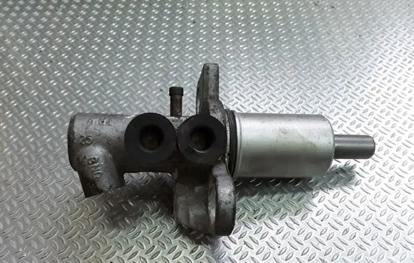 Audi A4 S4 B5 8D Master brake cylinder 32661549