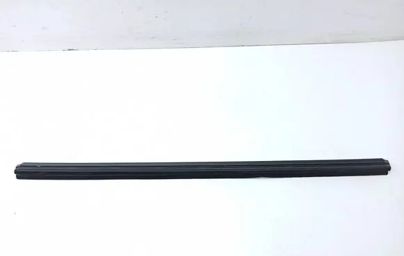 Mercedes-Benz Vito Viano W639 Rubber seal front door window/glass A6397200224