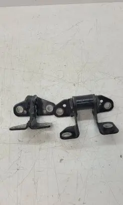 Dodge Durango Front door upper hinge 660A