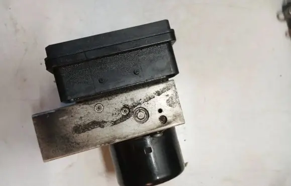 Volvo XC90 ABS Pump 30793444