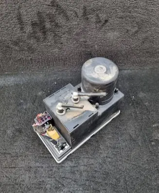 Audi A3 S3 8L Central locking vacuum pump 8L0862257E