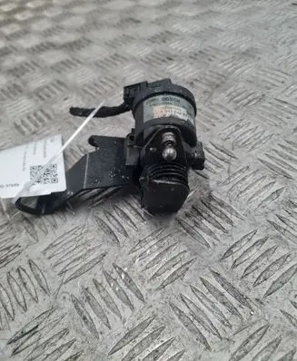 Mercedes-Benz C W202 Accelerator throttle pedal bracket A0115428717
