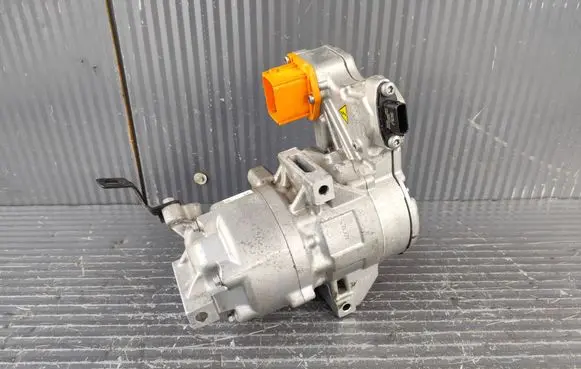Renault Austral Air conditioning (A/C) compressor (pump) 926003993R