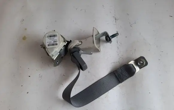 Volkswagen Routan Third row seat belt 332081R