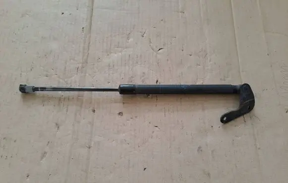 BMW 1 E81 E87 Tailgate strut 