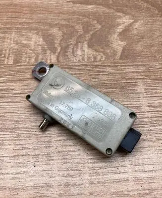 BMW 5 E39 Aerial antenna amplifier 8368886 17759