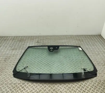 Volvo V40 Front windscreen/windshield window 31402411