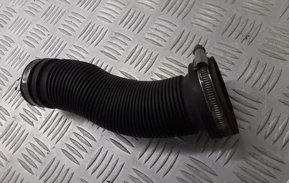 Opel Astra H Air intake hose/pipe 13105267