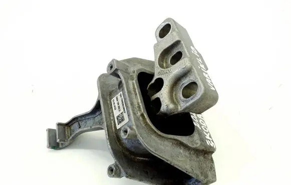 Skoda Octavia Mk4 Engine mount bracket 5WA199262D