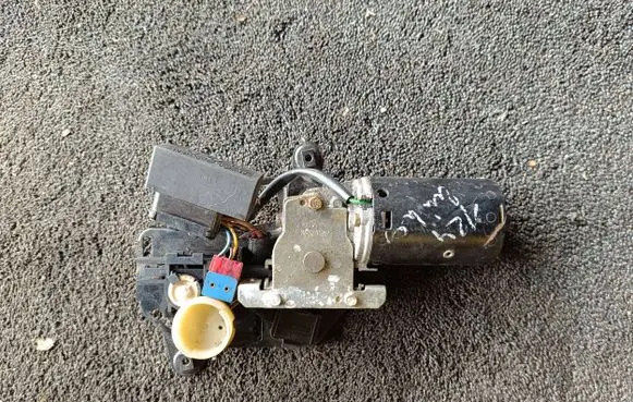 Mercedes-Benz E W124 Sunroof motor/actuator 0390251693