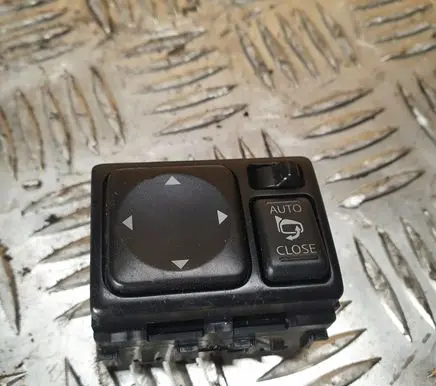 Nissan Juke I F15 Wing mirror switch 4423K3