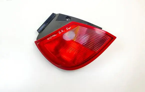 Mitsubishi Colt Rear/tail lights MR957365 27850102