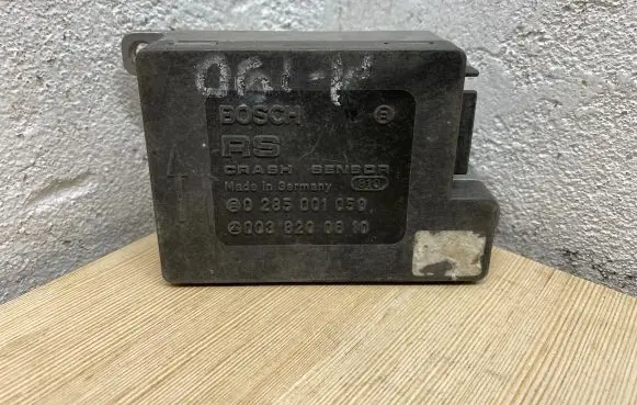 Mercedes-Benz E W124 Airbag control unit/module 0038200610 0285001050