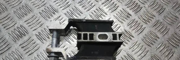 Volvo XC90 Engine mount bracket 31330594