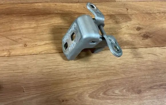 Opel Insignia A Rear door lower hinge ES03A046574