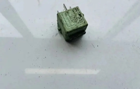 BMW 5 E39 Other relay 61368373700 v23134-k59-x312