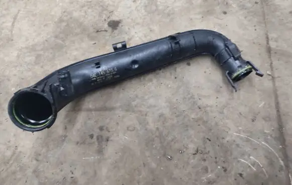 Volkswagen Jetta VI Intercooler hose/pipe 04E145673G