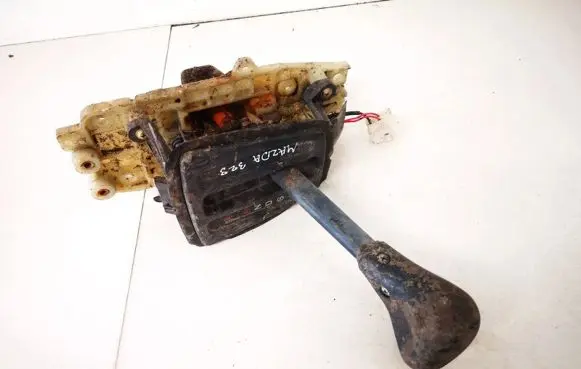 Mazda 323 Gear shifter/selector