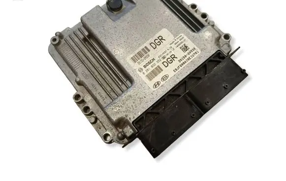 KIA Optima Engine control unit/module 391552A930 EDC17C57 0281032352