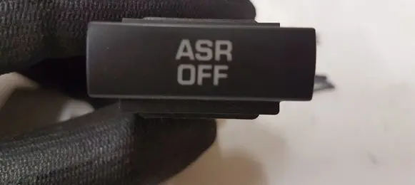 Traction control (ASR) switch