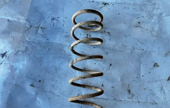 Opel Frontera B Rear coil spring