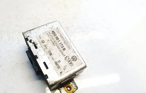 Audi A4 S4 B5 8D Alarm control unit/module 4d0951173b 960125