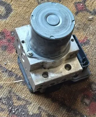 BMW 7 F01 F02 F03 F04 ABS Pump 6865862 6865860
