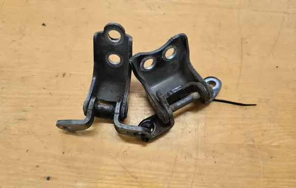 Honda CR-V Front door hinge set 