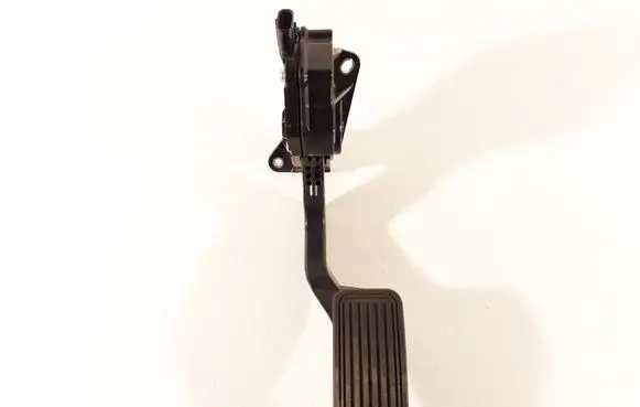 Mazda CX-7 Accelerator throttle pedal L206 K42387360