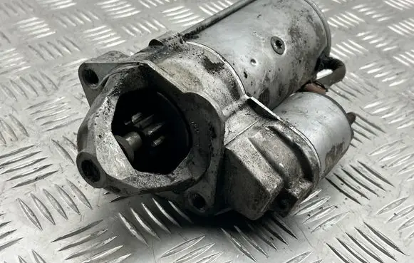 Volkswagen PASSAT B5.5 Starter motor 068911024E D7R33 2007010358AP