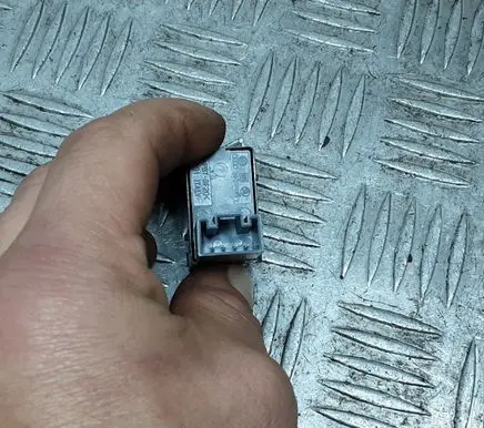 Skoda Octavia Mk2 (1Z) Electric window control switch 1Z0959856