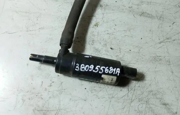 Skoda Octavia Mk2 (1Z) Headlight washer pump 3B0955681A