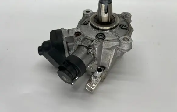 BMW 4 F36 Gran coupe Fuel injection high pressure pump 8511626