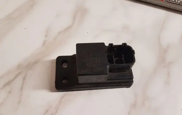 Mitsubishi Pajero Other relay MR238863