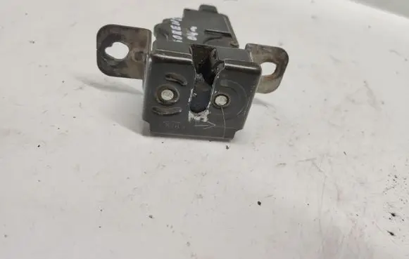 KIA Sorento Tailgate window lock/catch/latch 