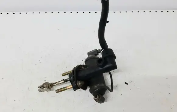 KIA Sorento Clutch master cylinder