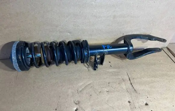 BMW 5 F10 F11 Front shock absorber with coil spring 6852873