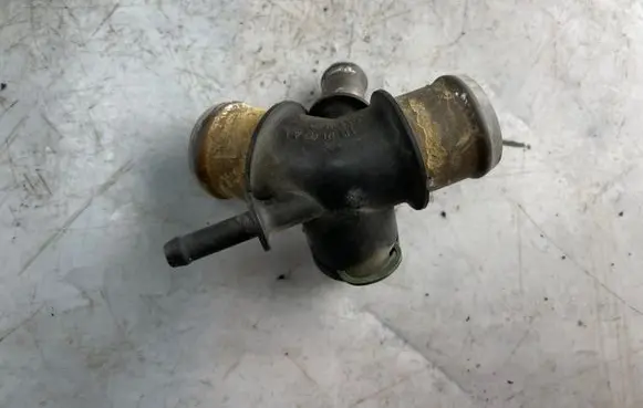 Volkswagen Golf IV Engine coolant pipe/hose 1j0121087a