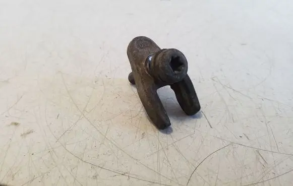Suzuki Grand Vitara II Fuel Injector clamp holder 