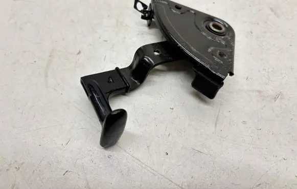 Volkswagen PASSAT B5.5 Engine bonnet (hood) release handle