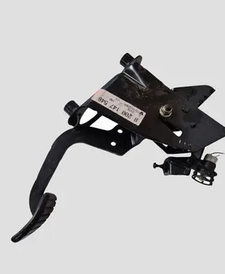 Renault Espace IV Brake pedal 8200147548