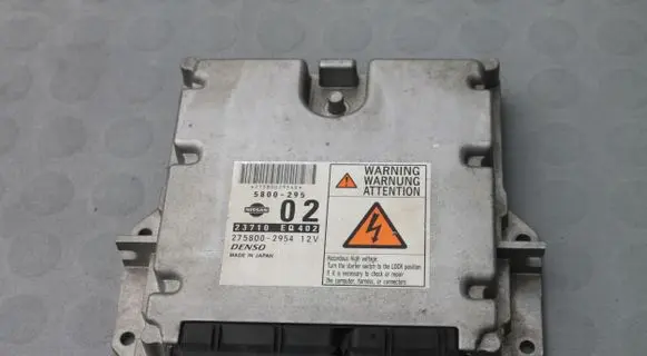 Nissan X-Trail T30 Engine control unit/module 275800