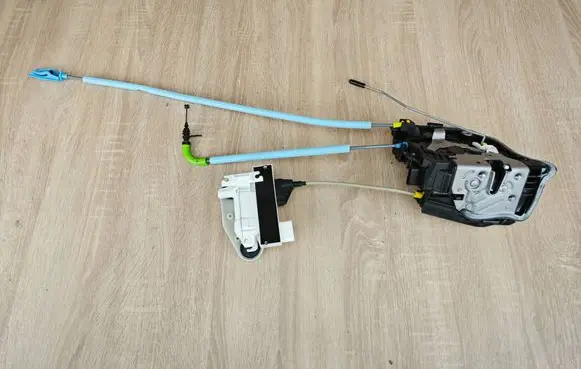 BMW X6 G06 Front door lock 7477702 7419840